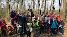 Met de Paashaas het bos in