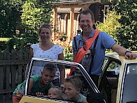 Stokkumse Schutterskoning in stijl naar het Dorpsfeest