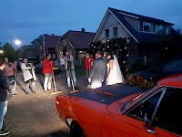 Kersvers bruidspaar aan Stokkumerweg
