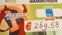 KOMIOK ontvangt €269,58 dankzij B-tjes-actie van Plus Wichers Schreur