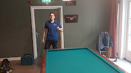 Biljartkoning Markelo 2025 Sam Groot Roessink legt nieuw laken op Stokkums biljart